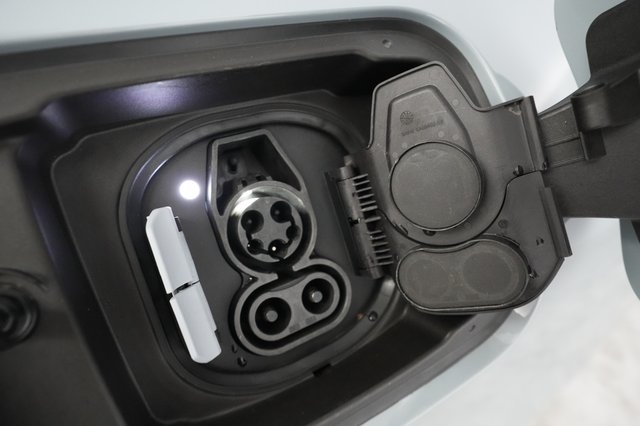2022 BMW i4 — photo 19 of 38