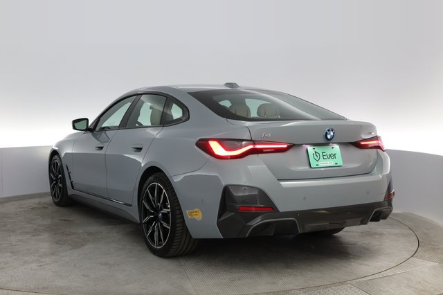 2022 BMW i4 — photo 9 of 38