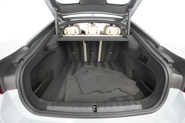 2022 BMW i4 — photo 21 of 38