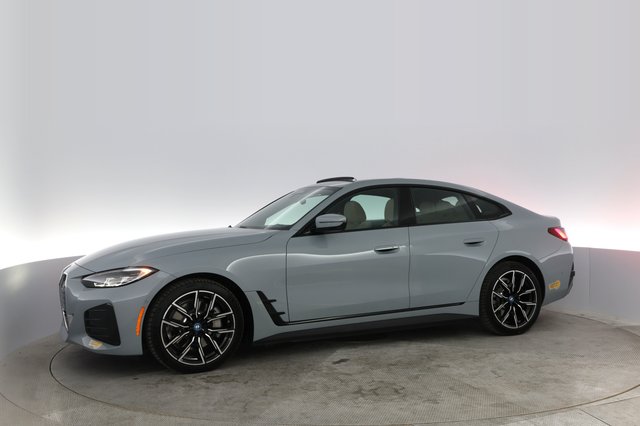 2022 BMW i4 — photo 10 of 38