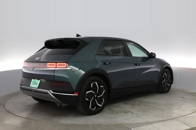 2022 Hyundai IONIQ 5 — photo 2 of 21