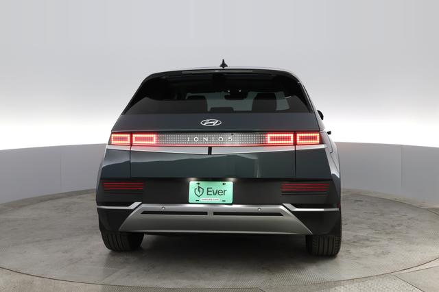 2022 Hyundai IONIQ 5 — photo 8 of 21