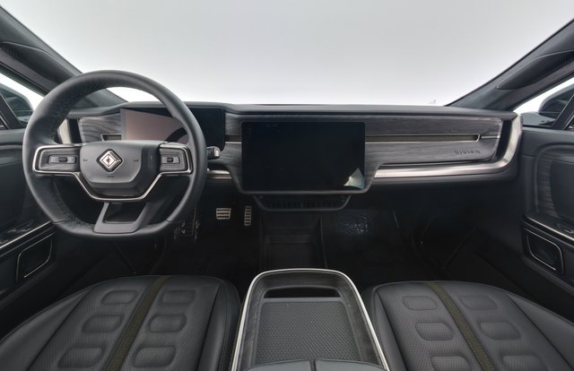 2022 Rivian R1S — photo 20 of 40