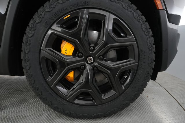 2022 Rivian R1S — photo 13 of 40