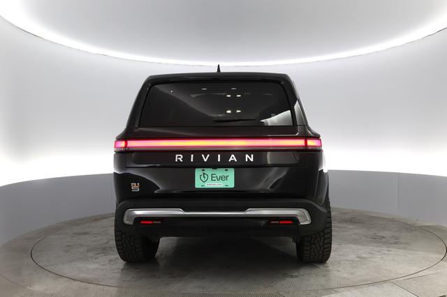 2022 Rivian R1S — photo 9 of 40