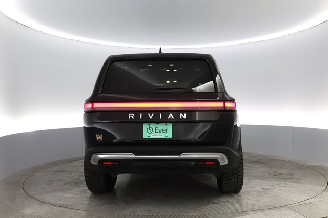 2022 Rivian R1S — photo 9 of 40