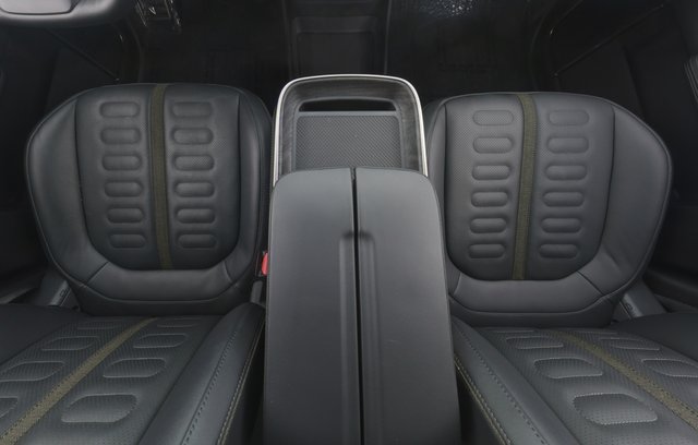 2022 Rivian R1S — photo 21 of 40