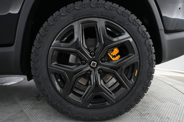 2022 Rivian R1S — photo 15 of 40