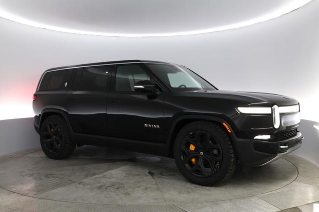 2022 Rivian R1S — photo 8 of 40