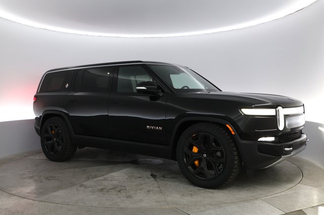 2022 Rivian R1S — photo 8 of 40