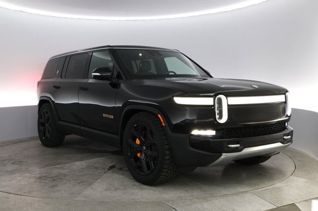 2022 Rivian R1S — photo 7 of 40