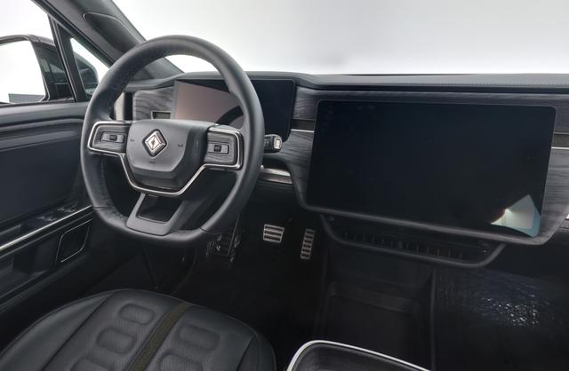 2022 Rivian R1S — photo 3 of 40