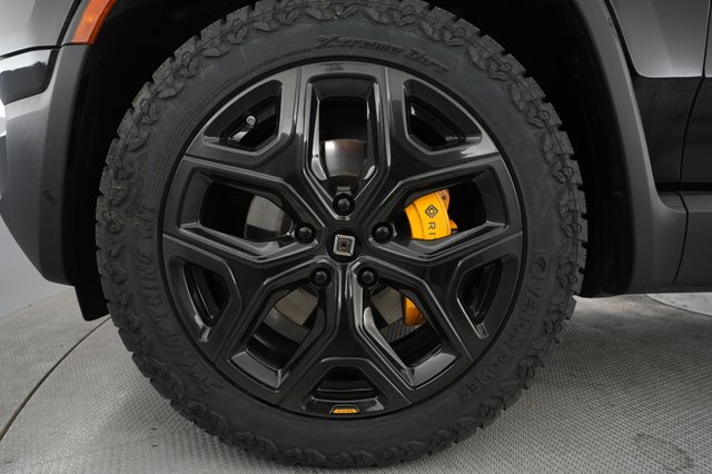 2022 Rivian R1S — photo 12 of 40
