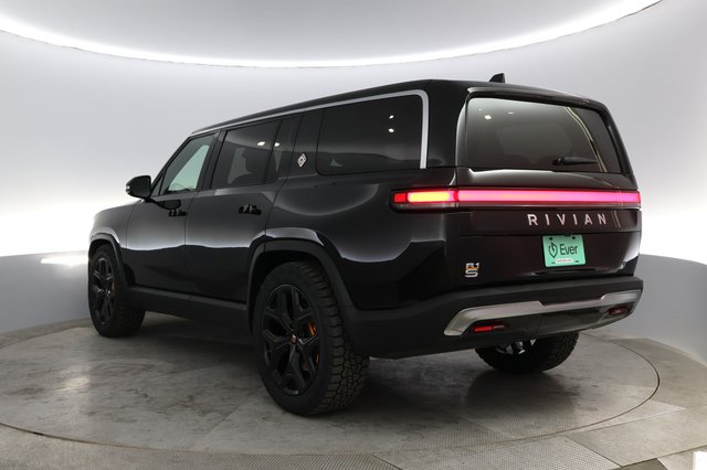 2022 Rivian R1S — photo 10 of 40