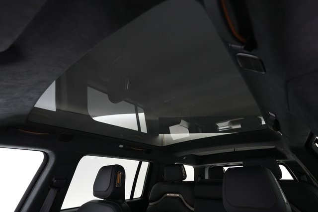 2022 Rivian R1S — photo 22 of 40
