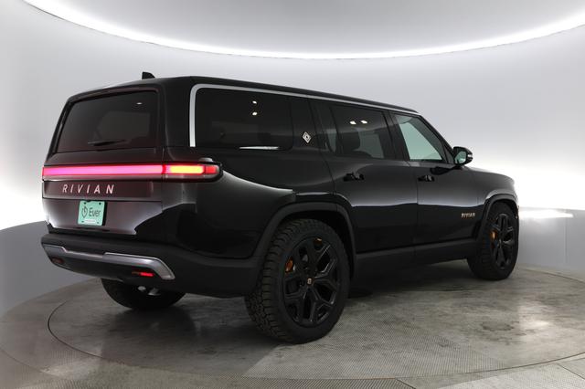 2022 Rivian R1S — photo 2 of 40