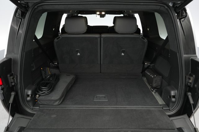 2022 Rivian R1S — photo 25 of 40