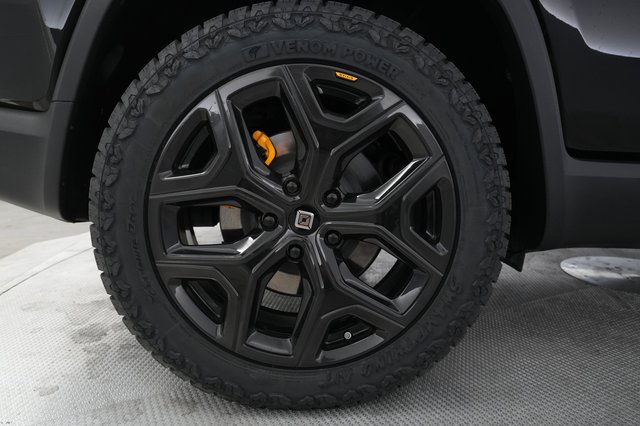 2022 Rivian R1S — photo 14 of 40