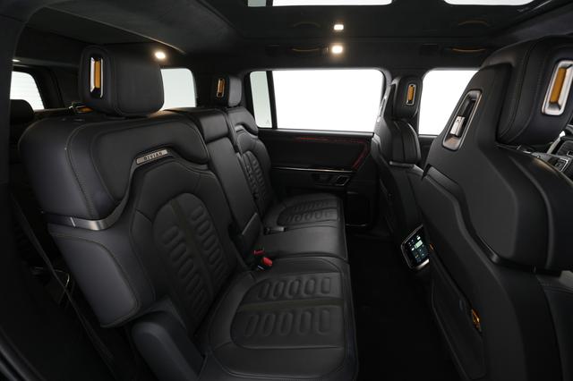 2022 Rivian R1S — photo 4 of 40