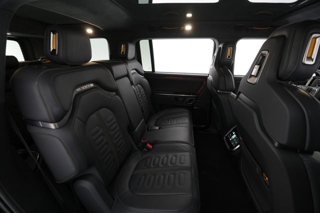 2022 Rivian R1S — photo 4 of 40