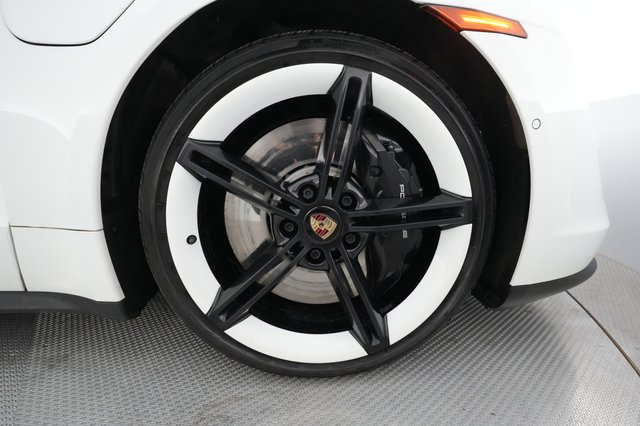 2020 Porsche Taycan — photo 13 of 28