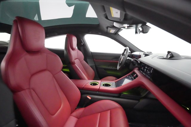 2020 Porsche Taycan — photo 17 of 28