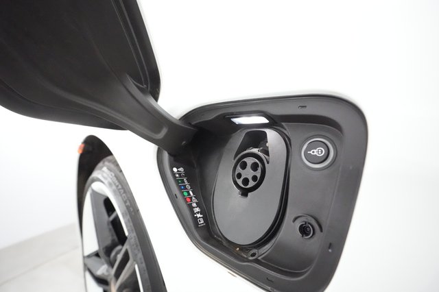 2020 Porsche Taycan — photo 19 of 28