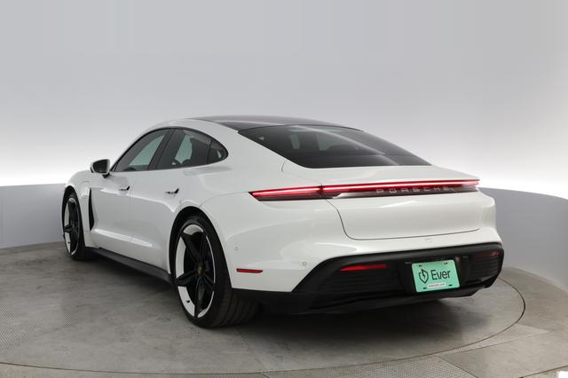 2020 Porsche Taycan — photo 9 of 28