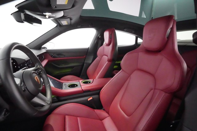 2020 Porsche Taycan — photo 15 of 28