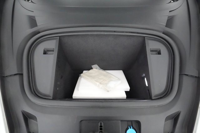 2020 Porsche Taycan — photo 21 of 28