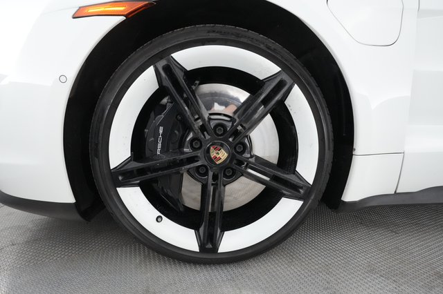 2020 Porsche Taycan — photo 11 of 28