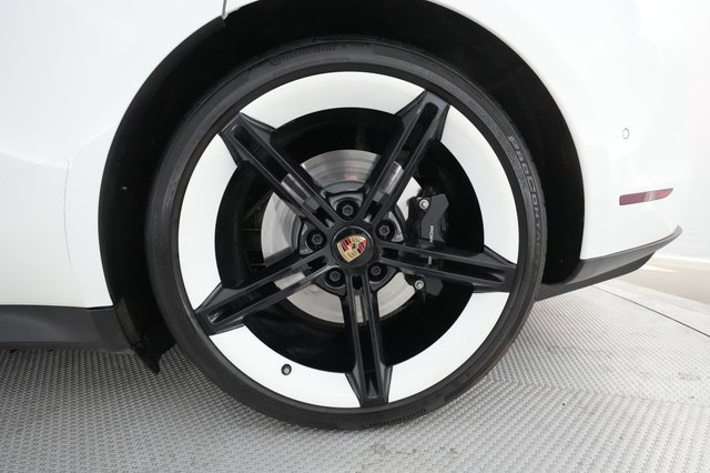 2020 Porsche Taycan — photo 12 of 28