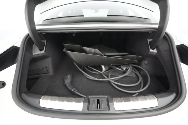 2020 Porsche Taycan — photo 22 of 28