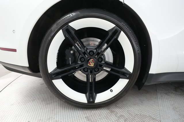 2020 Porsche Taycan — photo 14 of 28