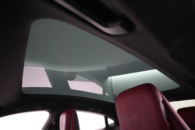 2020 Porsche Taycan — photo 18 of 28
