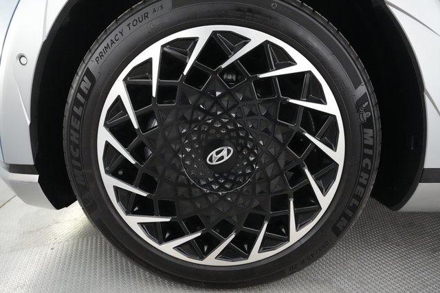 2024 Hyundai IONIQ 5 — photo 14 of 23