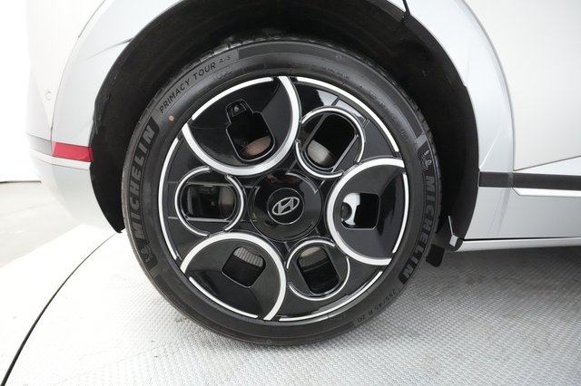 2024 Hyundai IONIQ 5 — photo 18 of 27