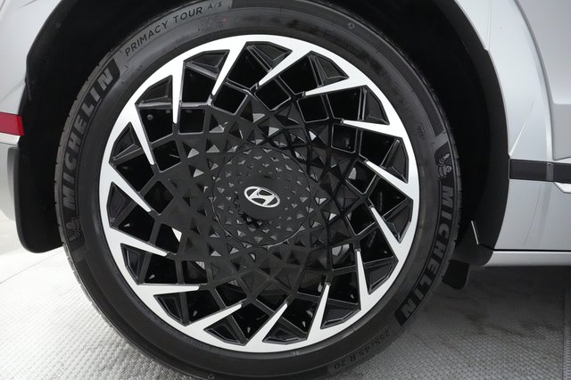 2024 Hyundai IONIQ 5 — photo 14 of 20