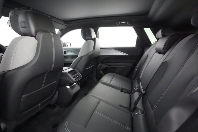 2024 Cadillac LYRIQ — photo 18 of 25