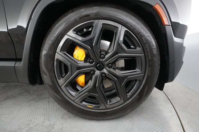 2022 Rivian R1S — photo 16 of 26