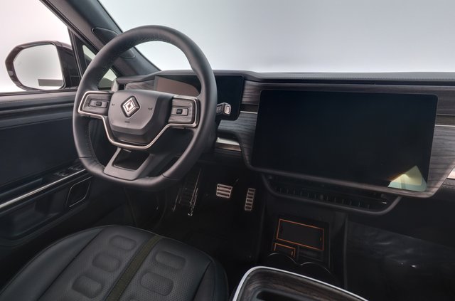 2022 Rivian R1S — photo 21 of 26