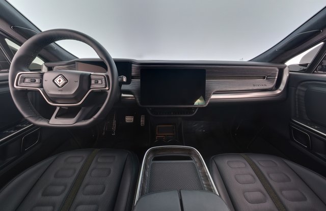 2022 Rivian R1S — photo 22 of 26