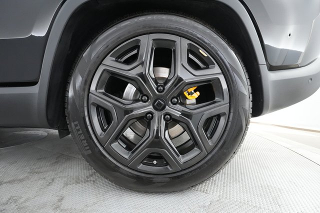 2022 Rivian R1S — photo 15 of 26