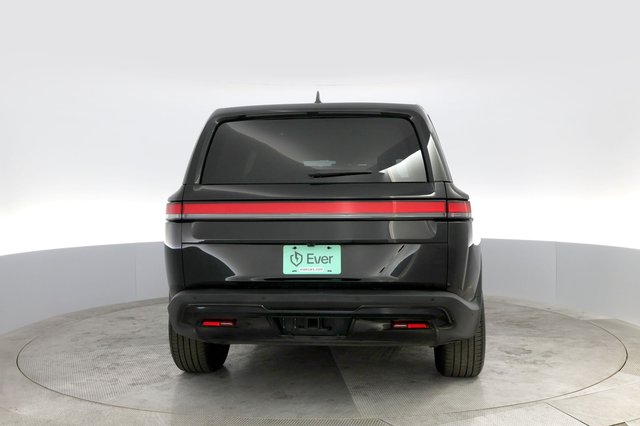 2022 Rivian R1S — photo 12 of 26