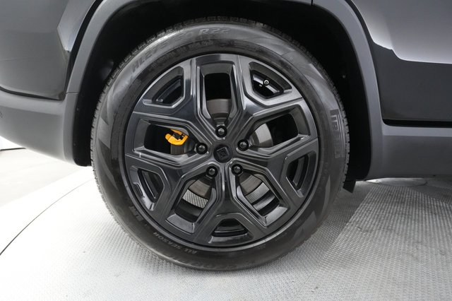 2022 Rivian R1S — photo 17 of 26