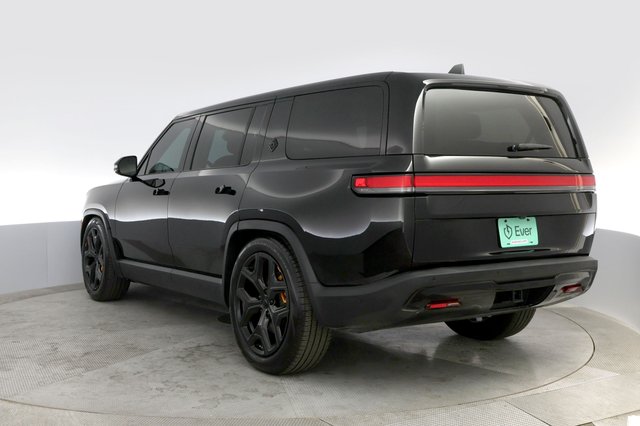 2022 Rivian R1S — photo 13 of 26