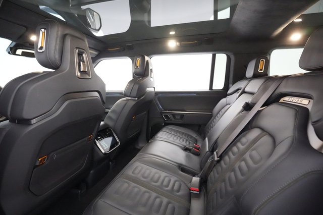 2022 Rivian R1S — photo 19 of 26
