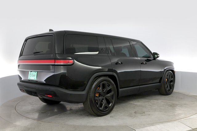 2022 Rivian R1S — photo 2 of 26