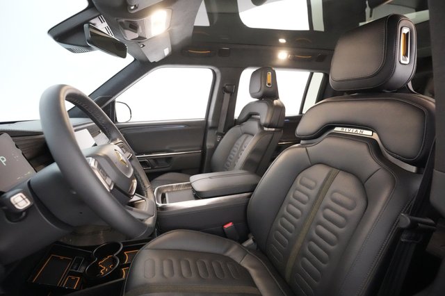 2022 Rivian R1S — photo 3 of 26