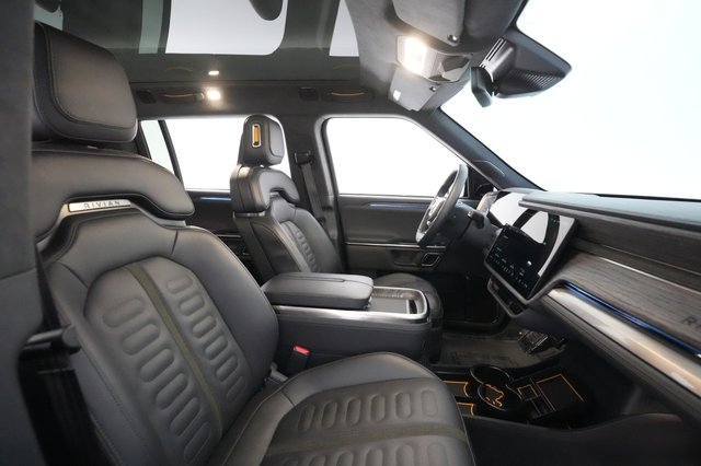 2022 Rivian R1S — photo 18 of 26